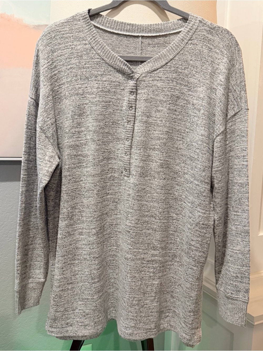 Abercrombie & Fitch Heather Gray Scoop-Neck Henley Sweater with split hem